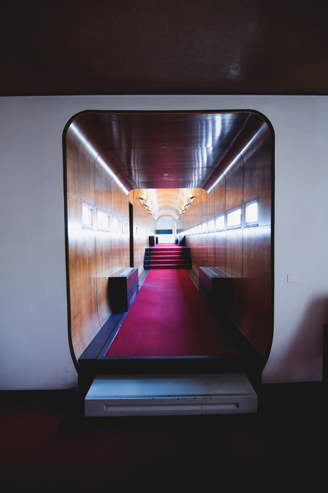 italian architecture corridor detail