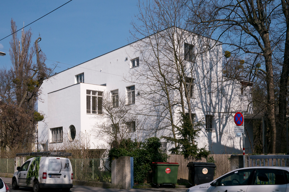 MODERNIST HOUSE FOR Julian Beer