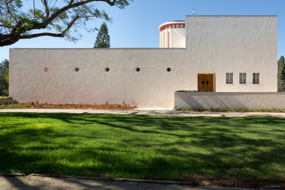 side view of weizmann house