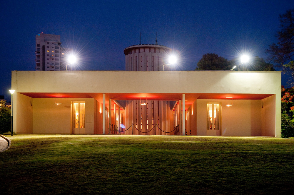 weizmann house lit at night