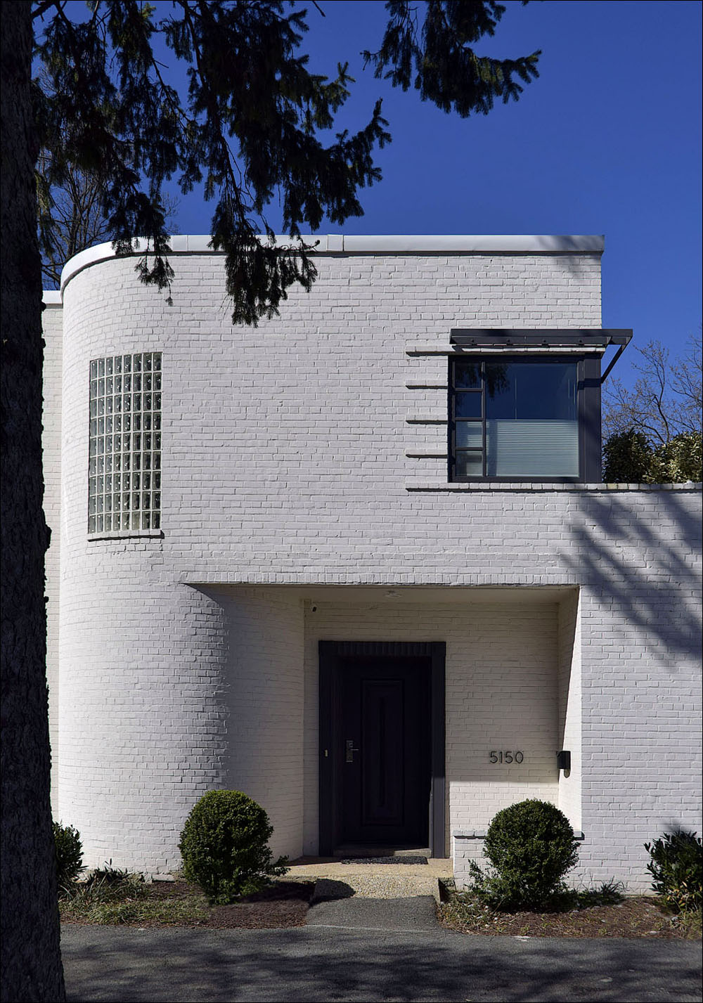 modernist family home in bethesda Maryland