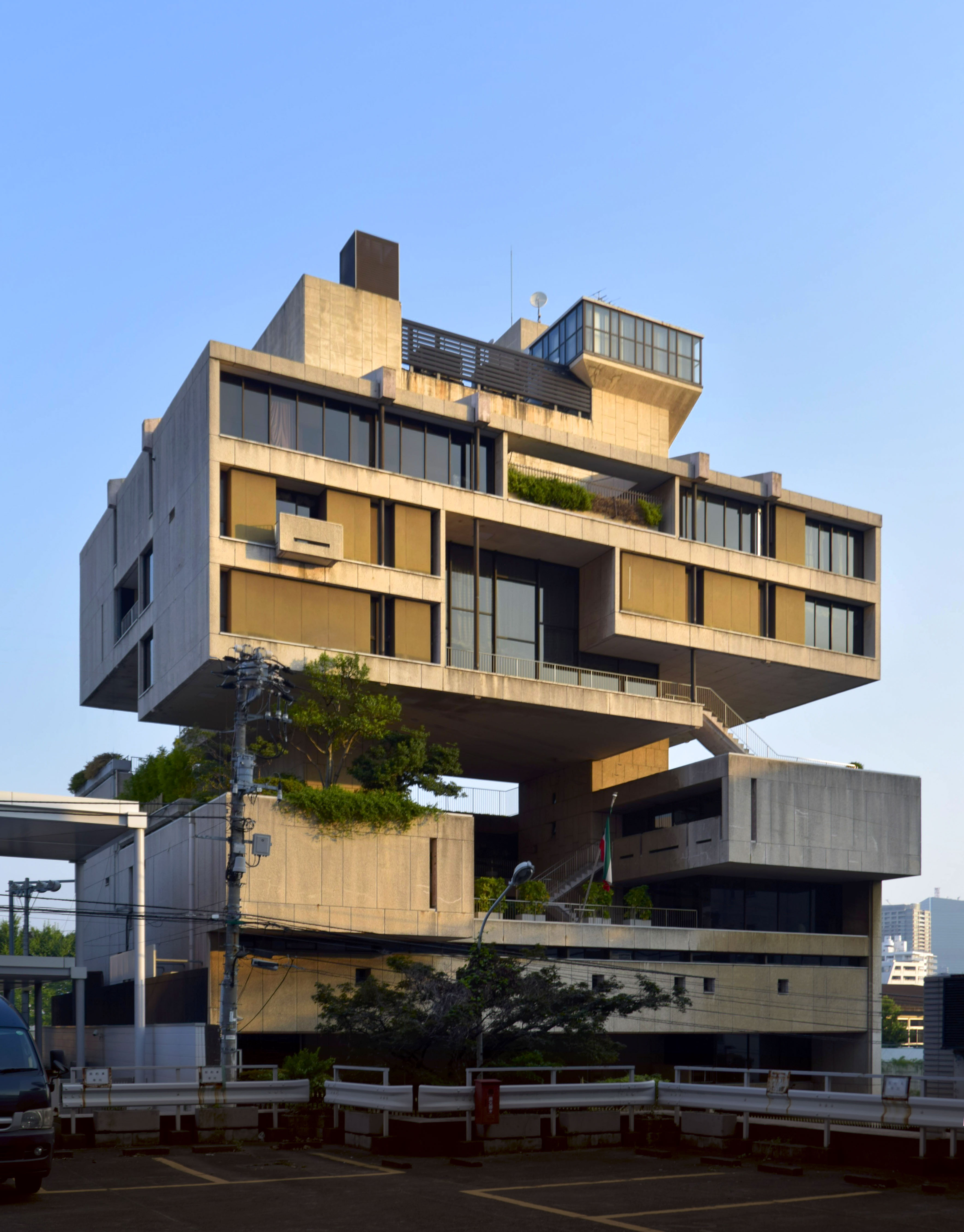 Embassy of Kuwait in Tokyo, by Kenzo Tange (1970).Takanawa building japanese architecture