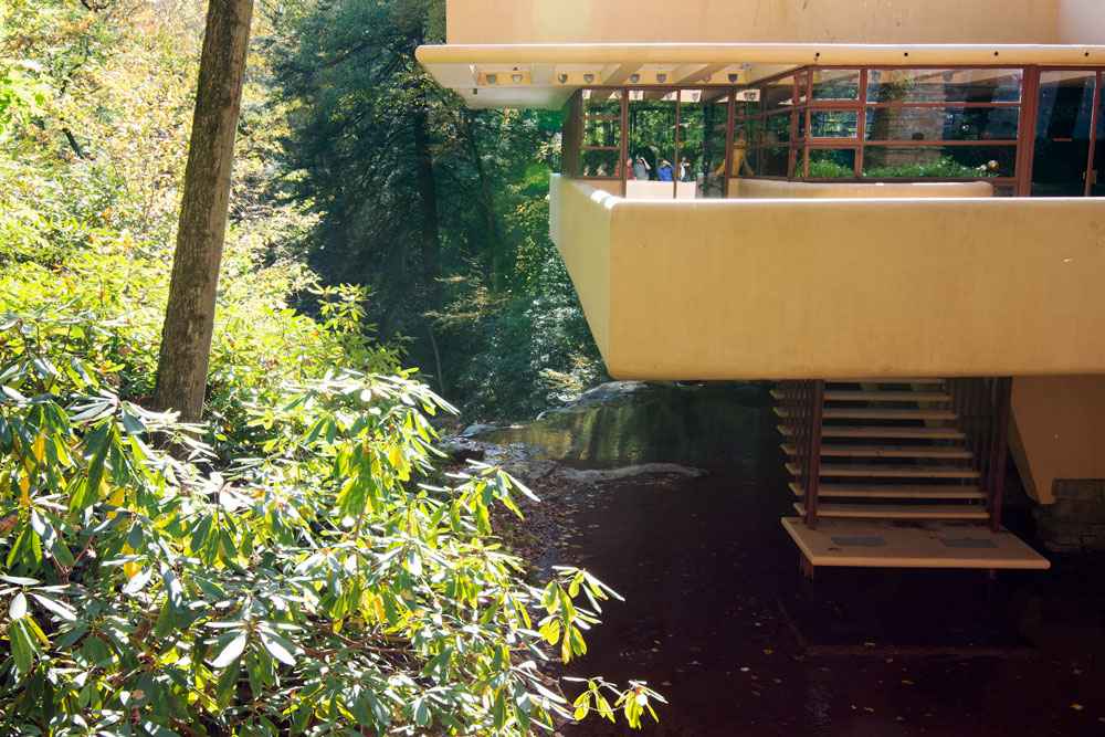 fallingwater exterior view organic architecture frank lloyd wright