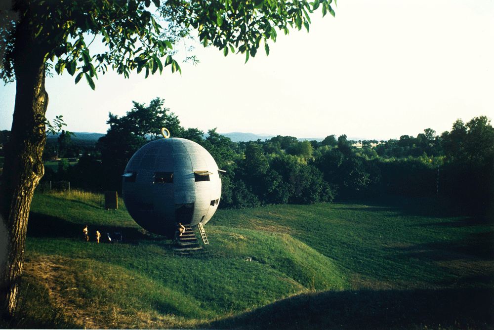view of the original kugelmugel Sphaera 2000