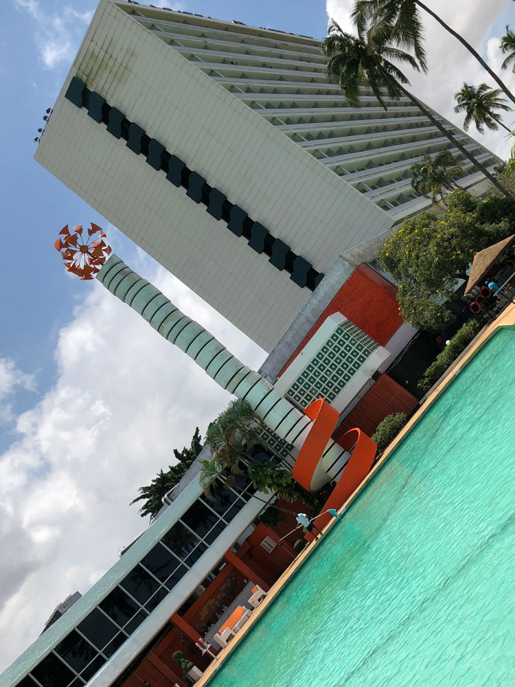 Hotel Ivoire poolside 