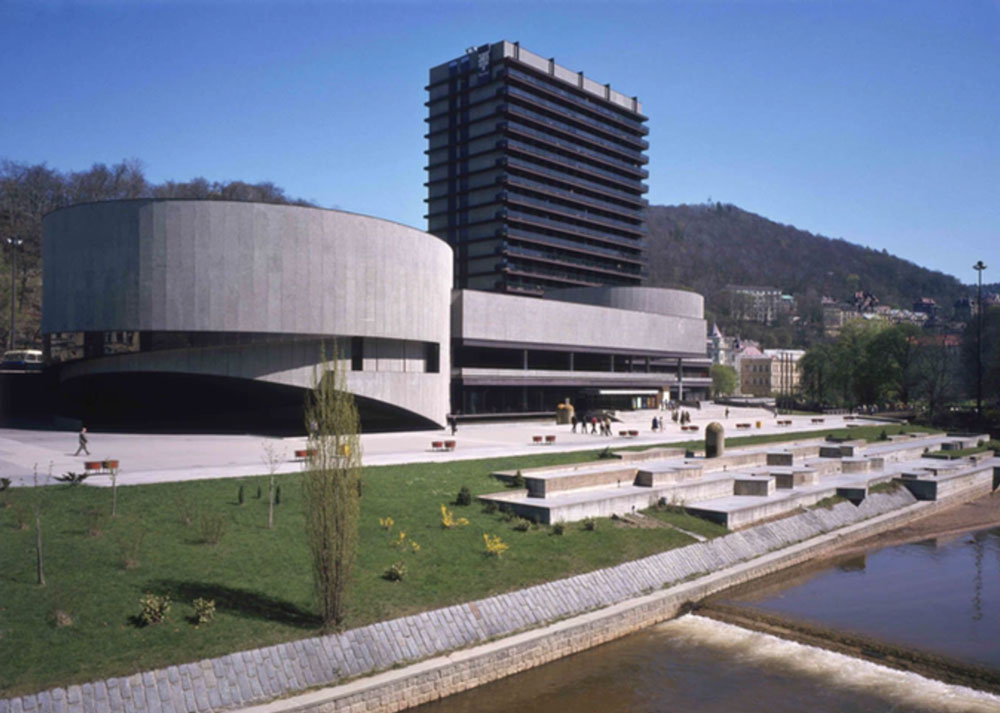 brutalist hotel thermal