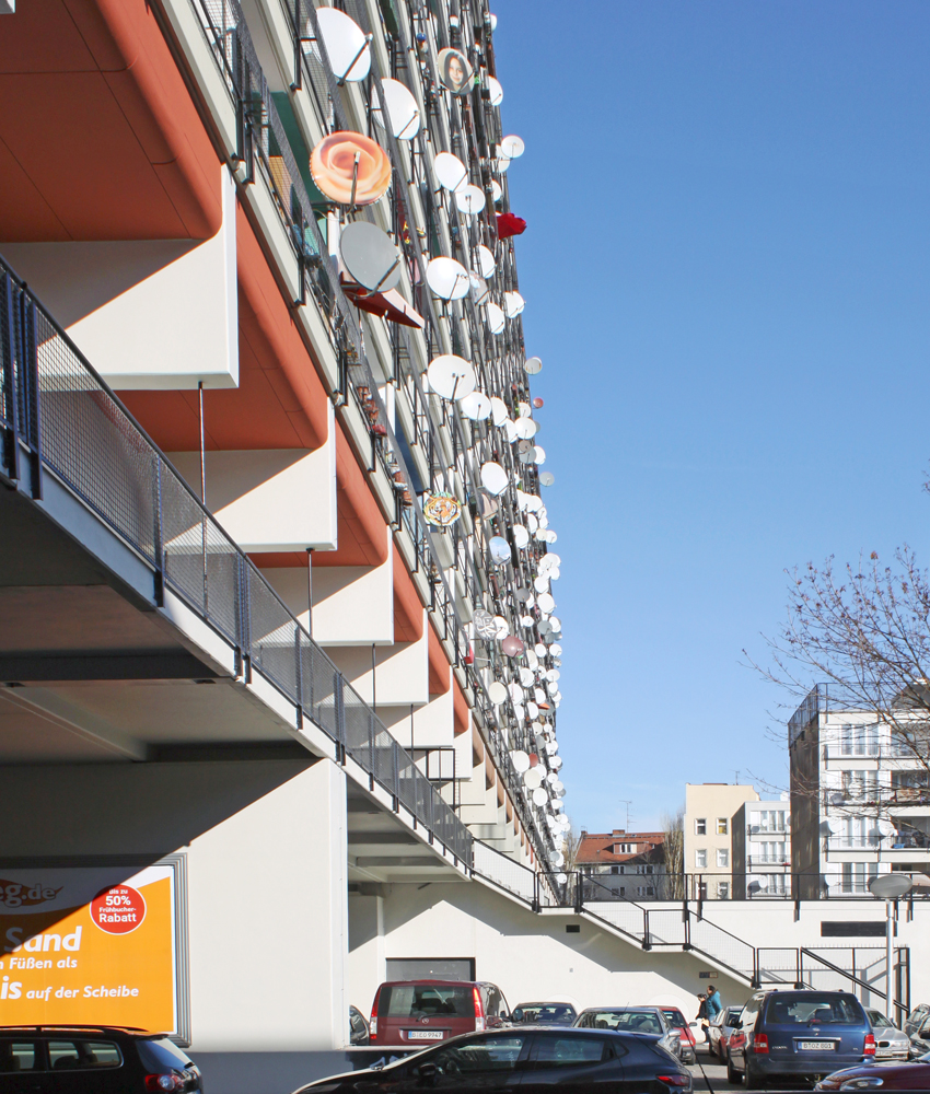 balconies with satellite dishes pallasseum