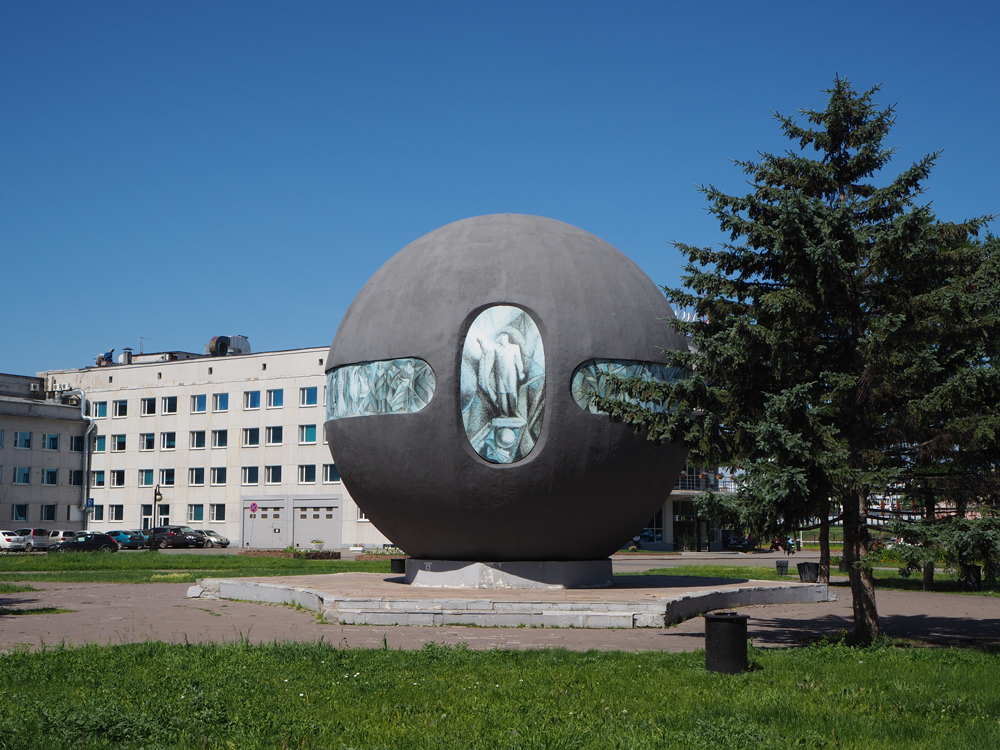 omsk public sculpture