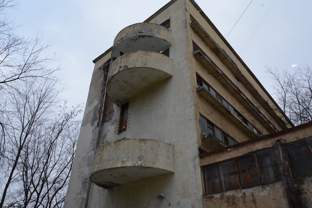 side view of narkofim building before complete renovation