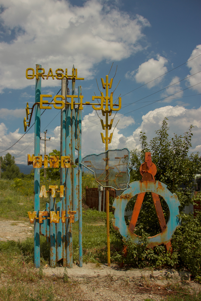 Roadside signs romania Gorj County