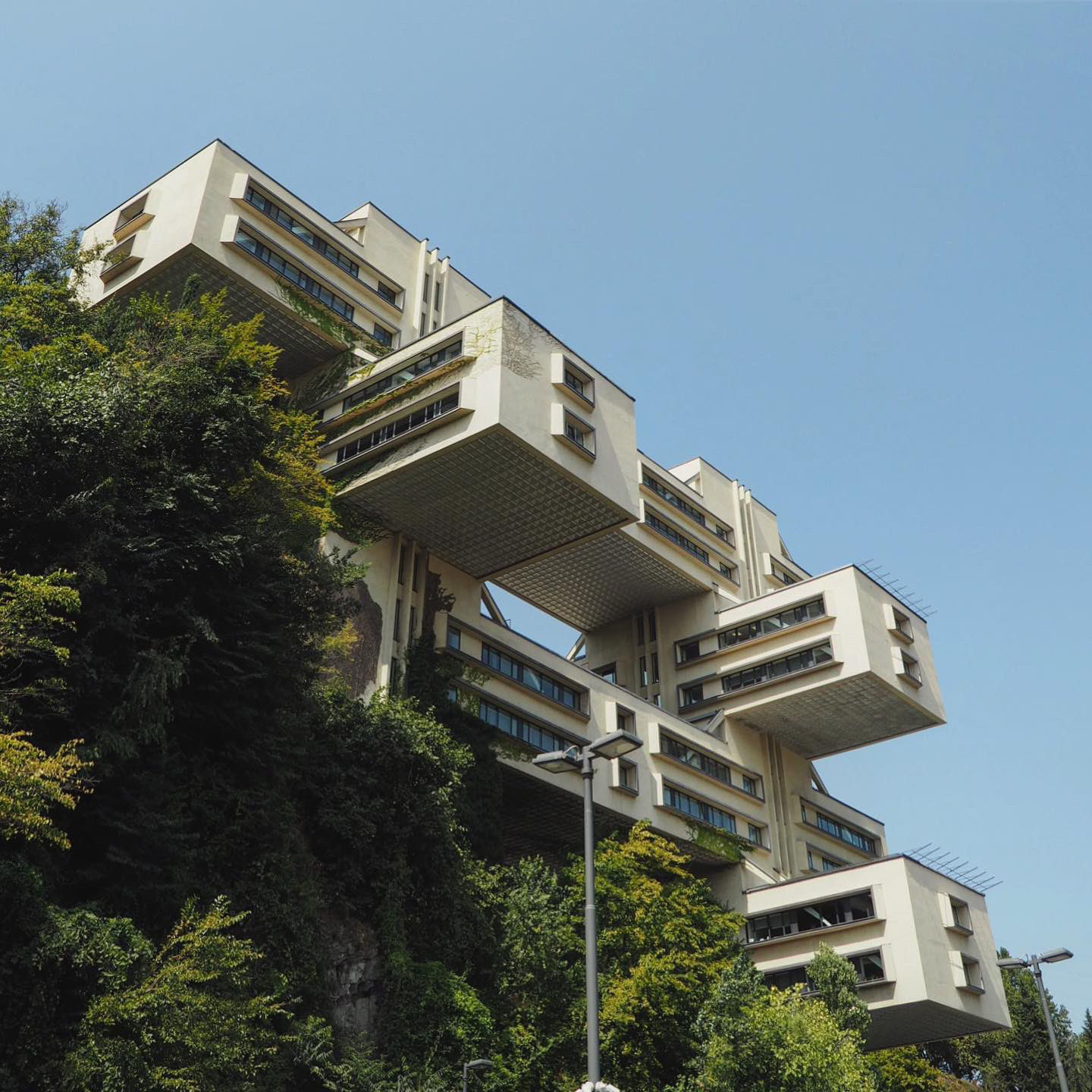 brutalist architecture bank hq in georgia