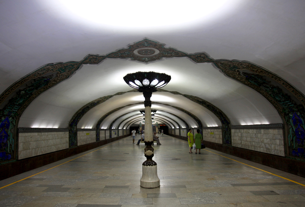 tashkent metro concourse and platform
