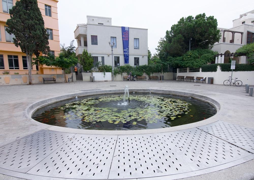 Bialik Square fountain 
