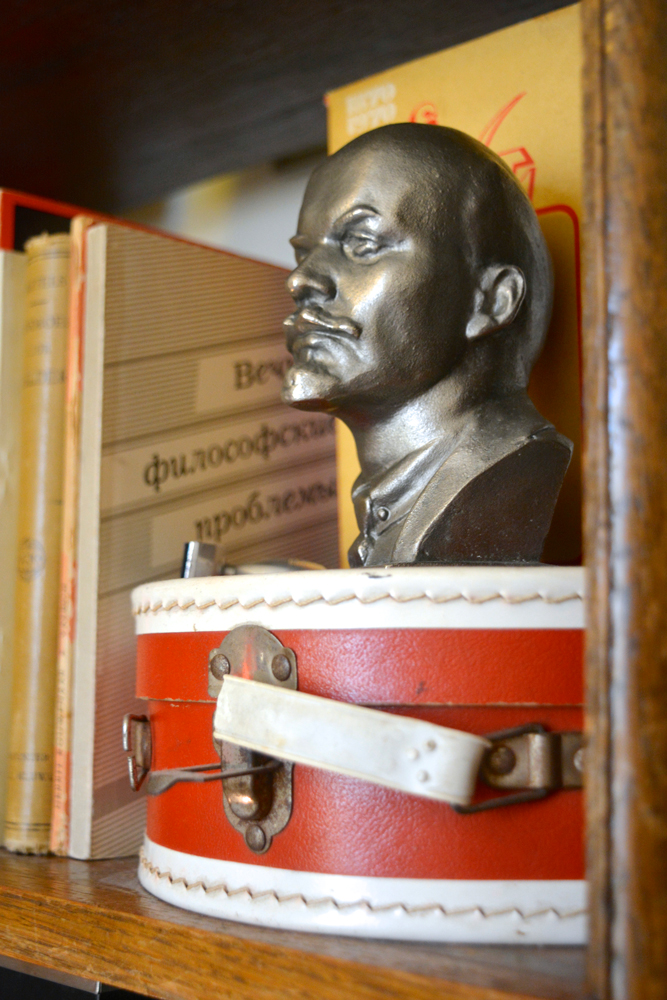 Lenin head on travel hand luggage 