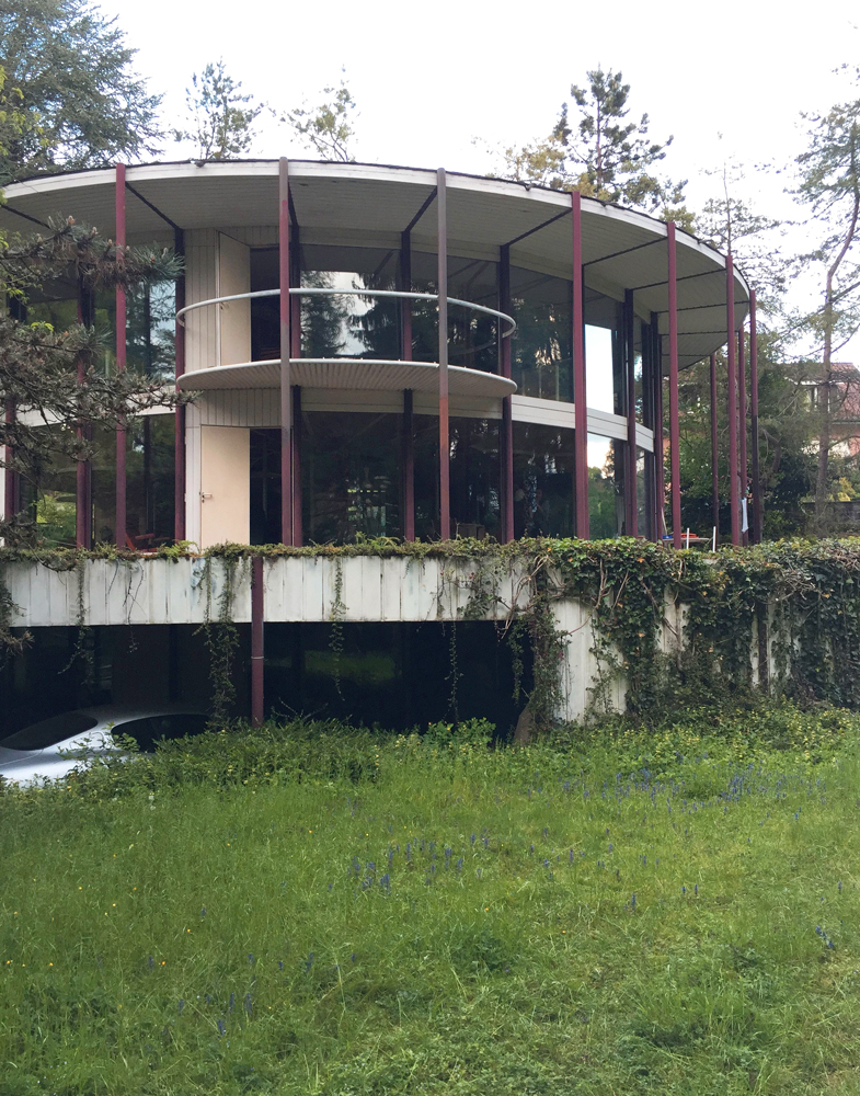 view with grass into cylinder house villa kolb