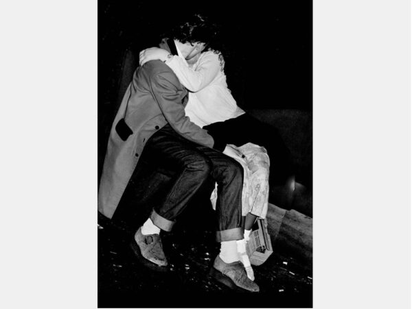 couple in rockabilly outfit kissing