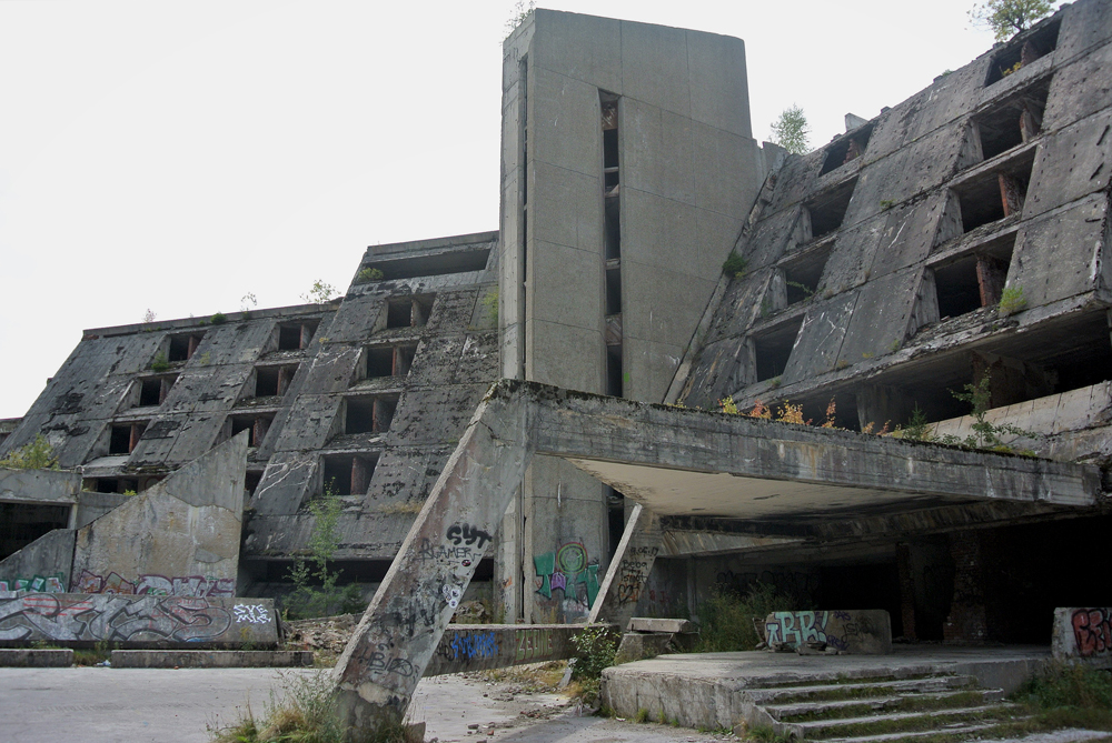 facade of brutalist hotel igman 