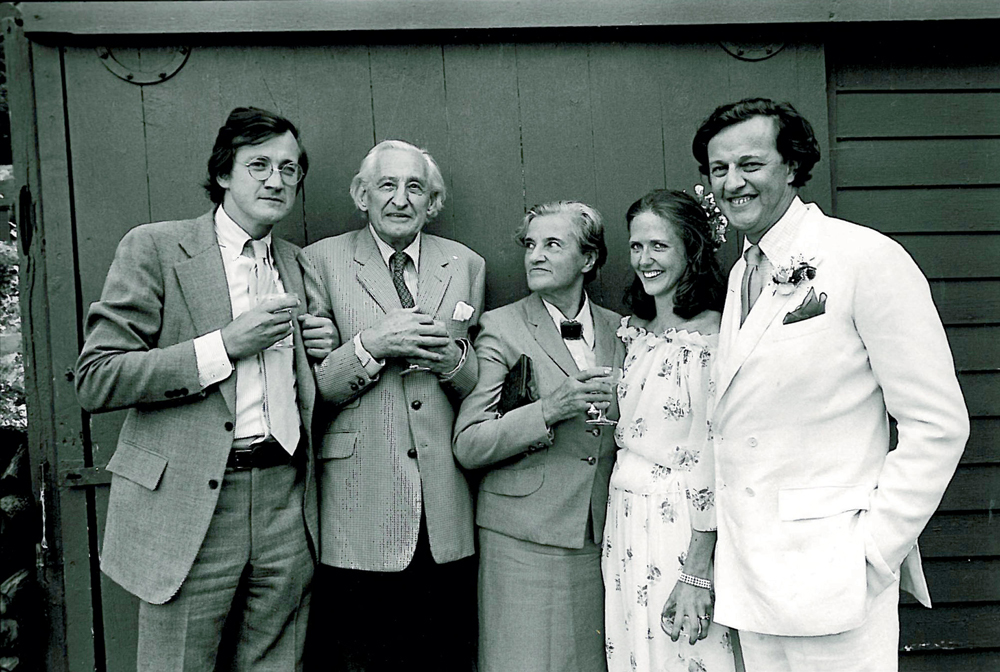 Family wedding photo in black and white 