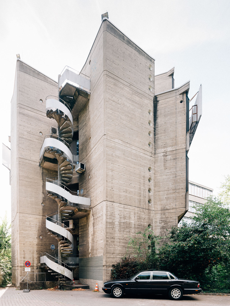 staircase outside Hyiene intititut