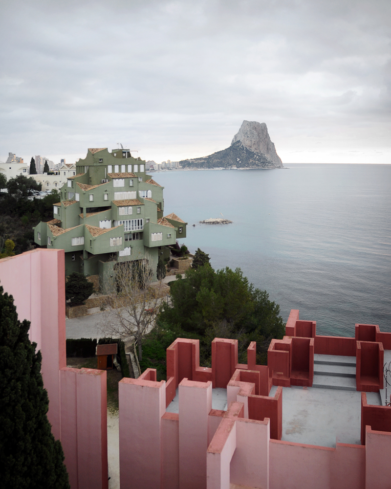 La Muralla Roja and coast