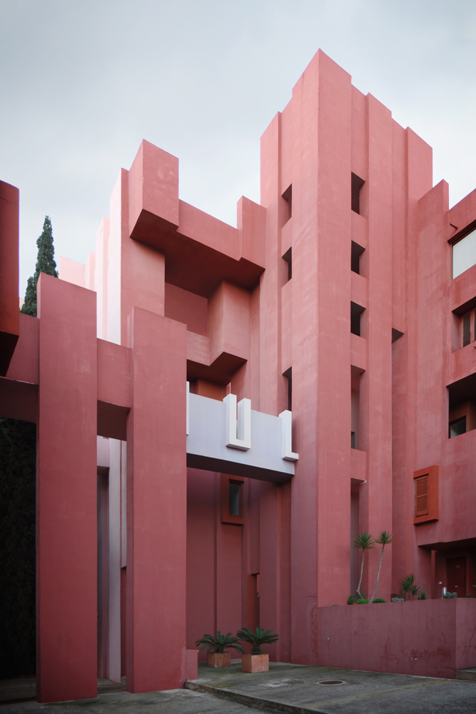 rose building La Muralla Roja