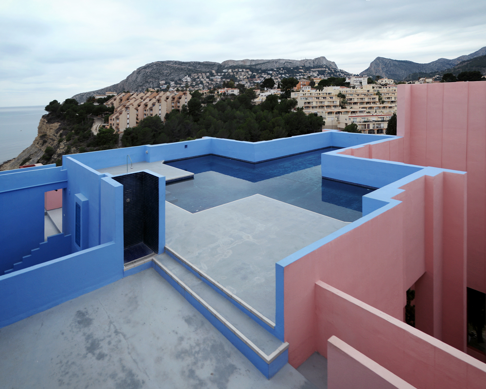 tri coloured buildings calpe by bofill