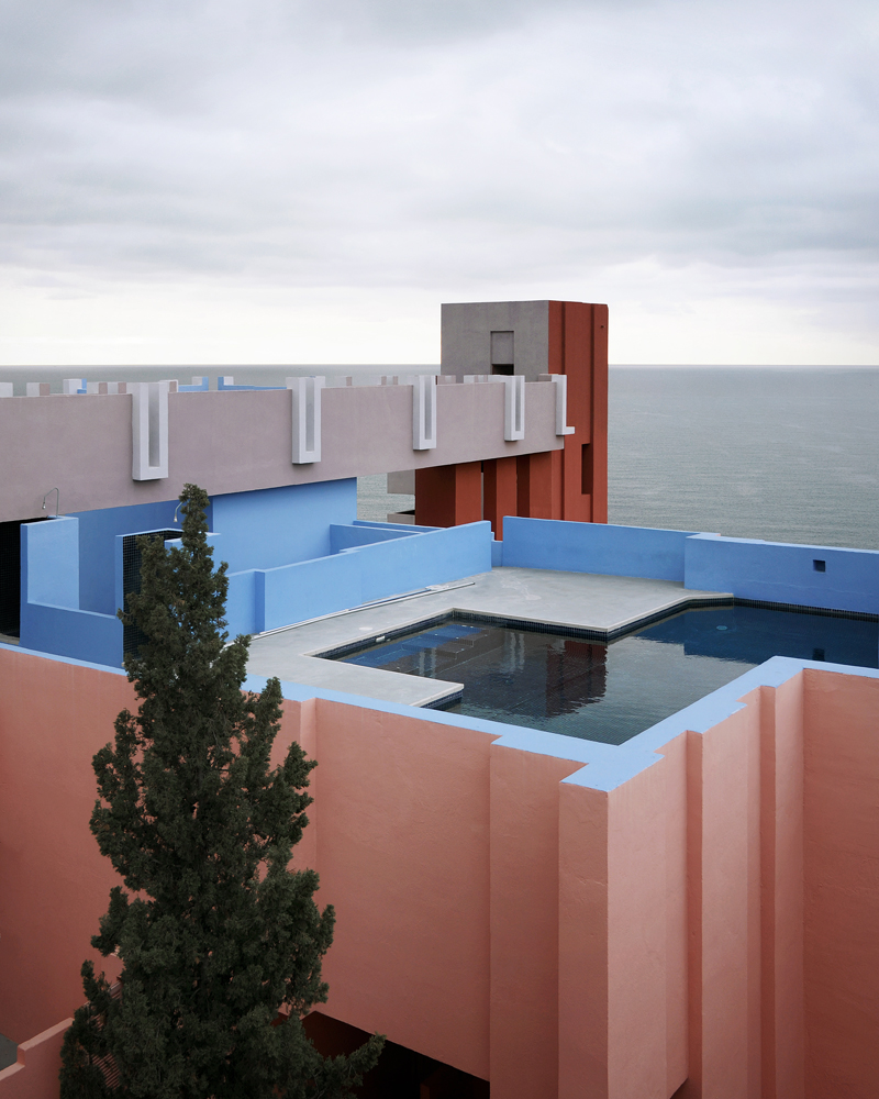 La Muralla Roja and coast