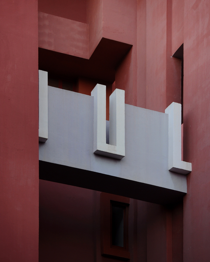 rose building detail La Muralla Roja