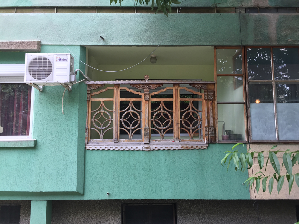 balcony with village style customisation