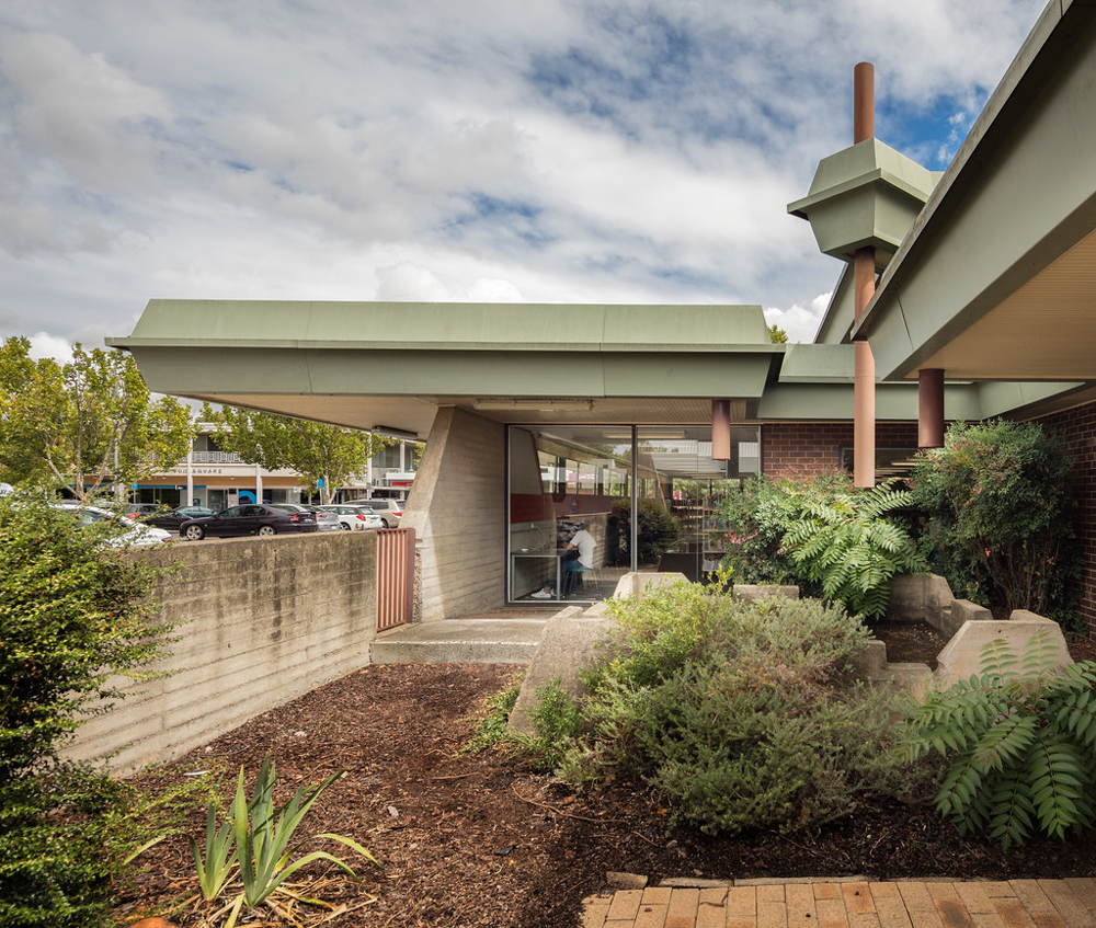 Enrico Taglietti library and grounds canberra 