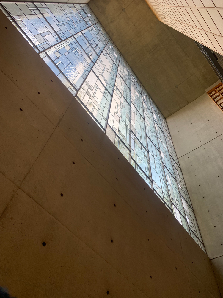 view up to window of the shiba ryataro library