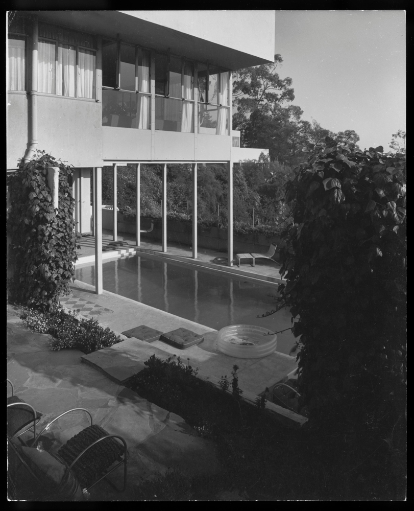 lovell house view to pool julius shulman archive