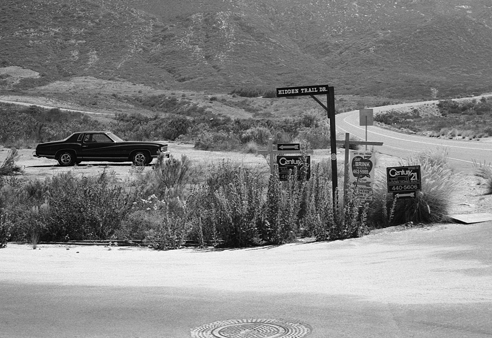 signpost to Hidden Trail Drive