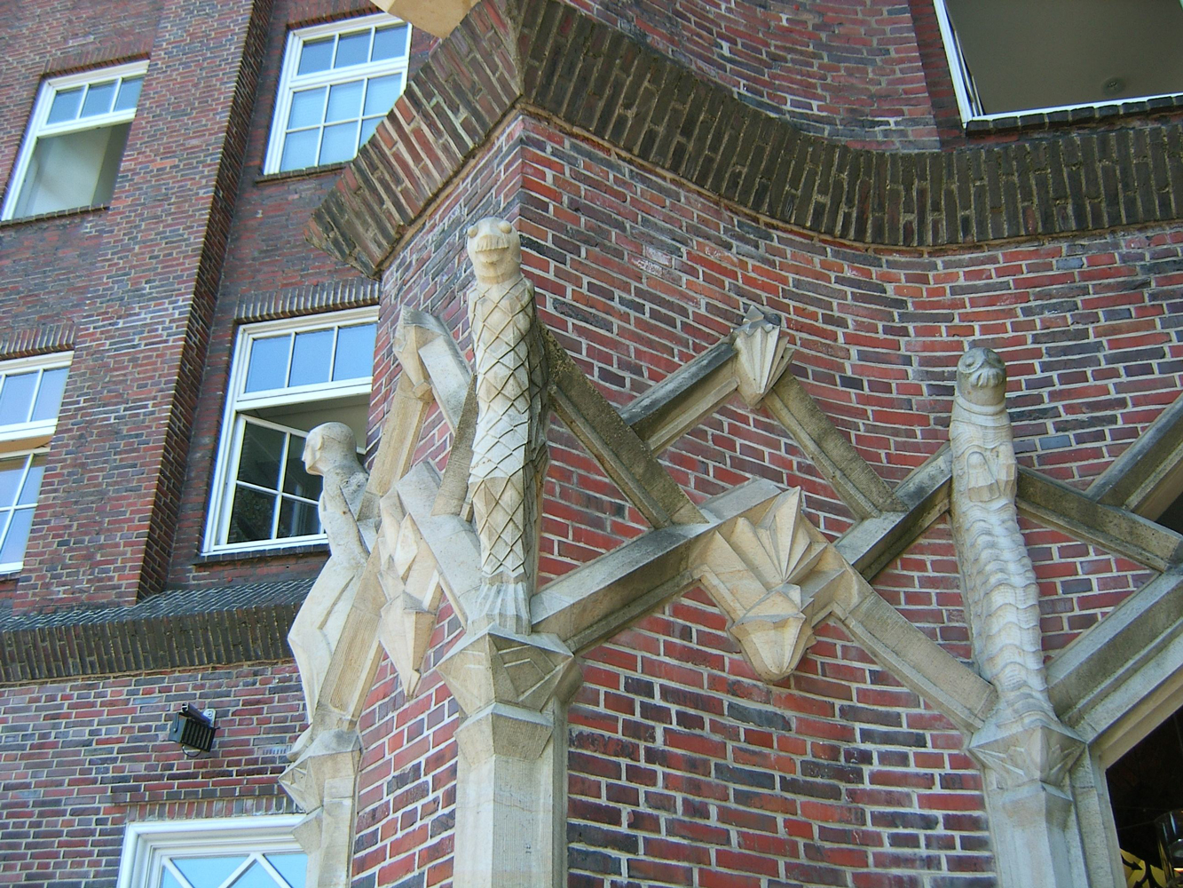 Ballinhaus facade with Sculptures