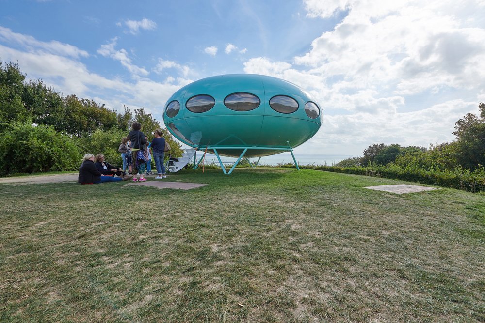 futuro pod lands for a picnic