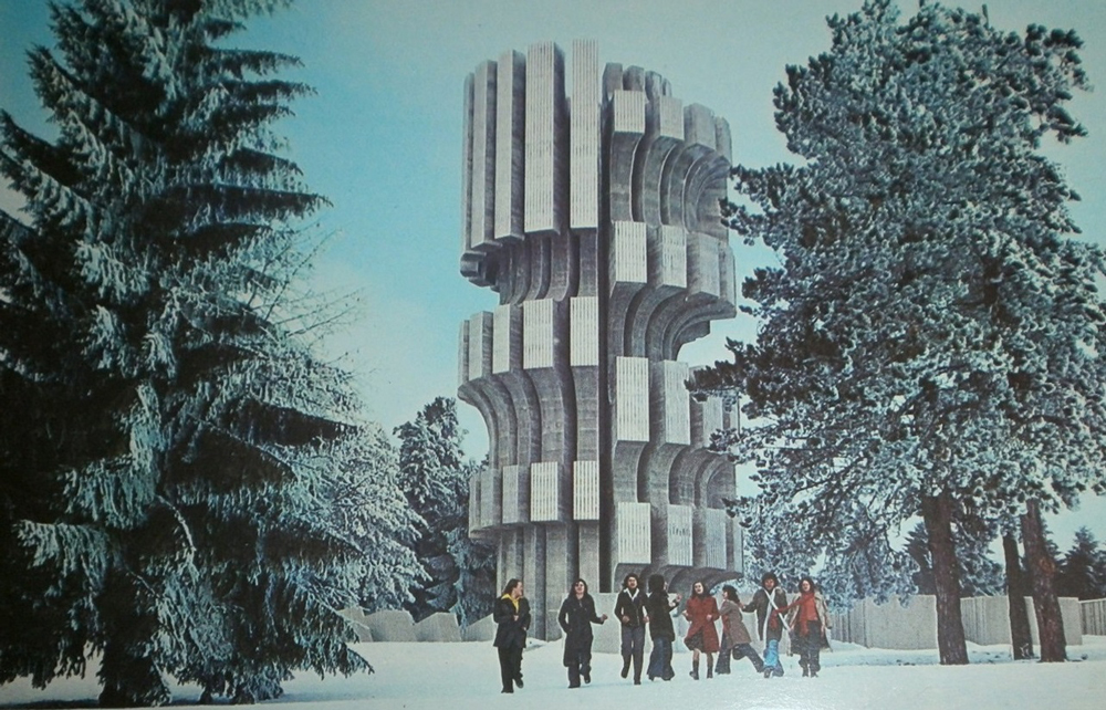visitors to the monument in Kozara